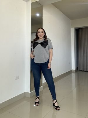 PLAYERA GRIS CON MOÑO NEGRO EN SATIN 0733