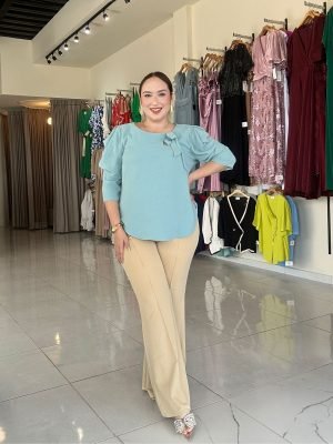 BLUSA TURQUESA CON DETALLE DE MOÑO EN CUELLO 0792