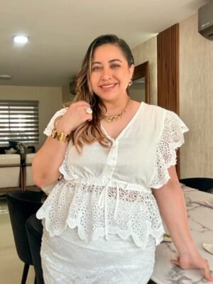 Blusa blanca romántica con encaje 14236