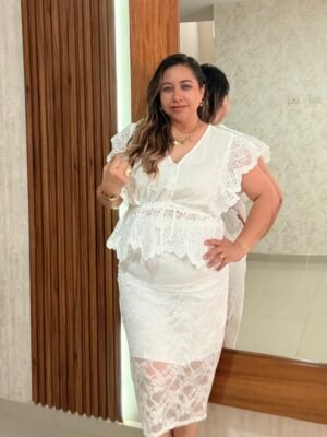 Falda blanca de encaje elegante 7391