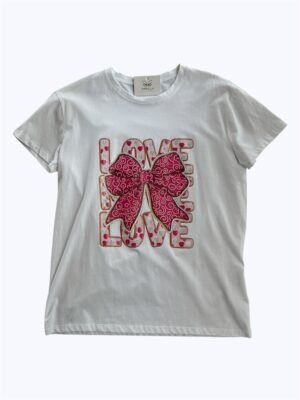 Blusa blanca con diseño LOVE y moño decorativo 301