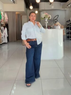 Jeans de mezclilla en tono azul oscuro con corte wide leg 5055HW