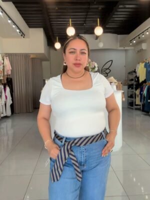Blusa básica con diseño elegante y versátil 9153
