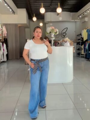 Jeans de corte amplio tipo wide leg, diseñados para brindar comodidad y estilo 3755