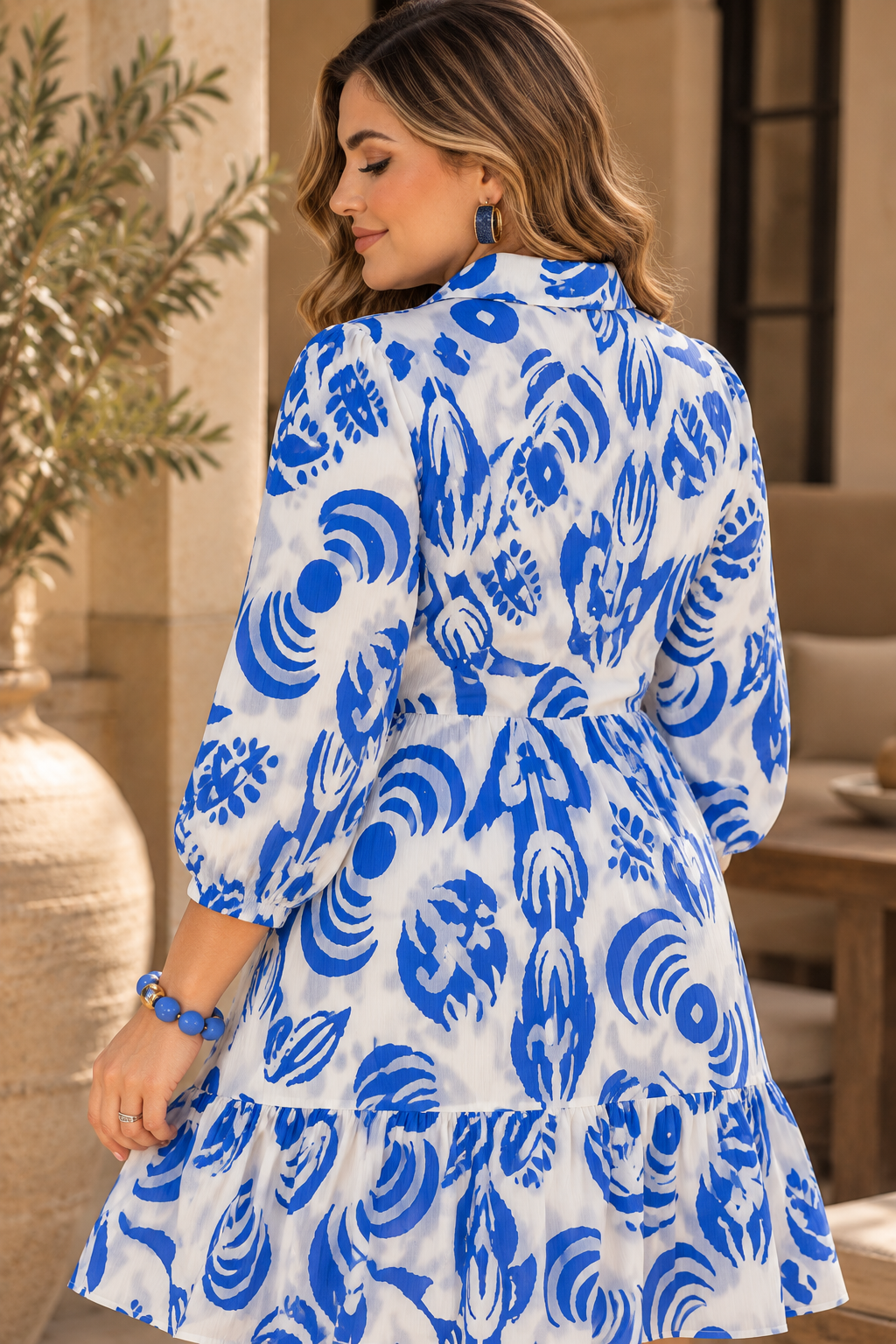 Elegancia mediterránea en azul y blanco