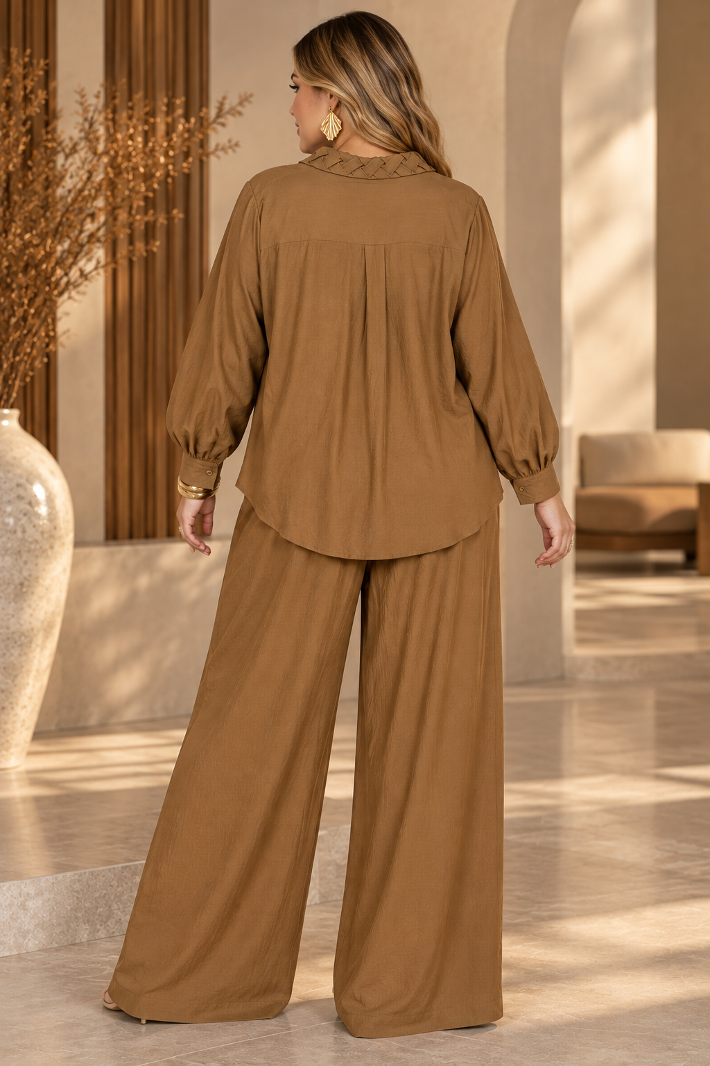 Elegancia terracota en interior minimalista